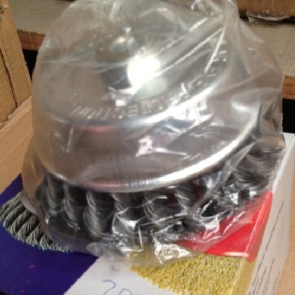 Angle Grinder Nylon Brush , Twist Knot Wire Cup Brush With 5/8" 11 Nut