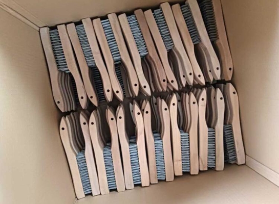 4X16 Rows  Wooden Handle Stainless Steel Wire Scratch Brush for Cleaning supplier